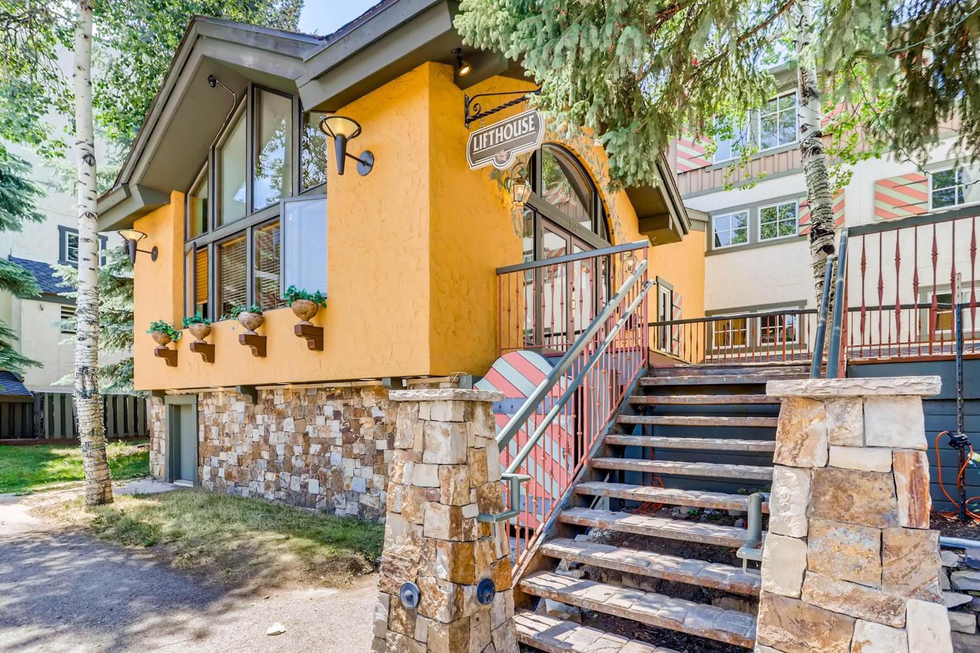 Lift House Lodge, Remodeled Downtown Lionshead Studio Condo Вейл Екстериор снимка