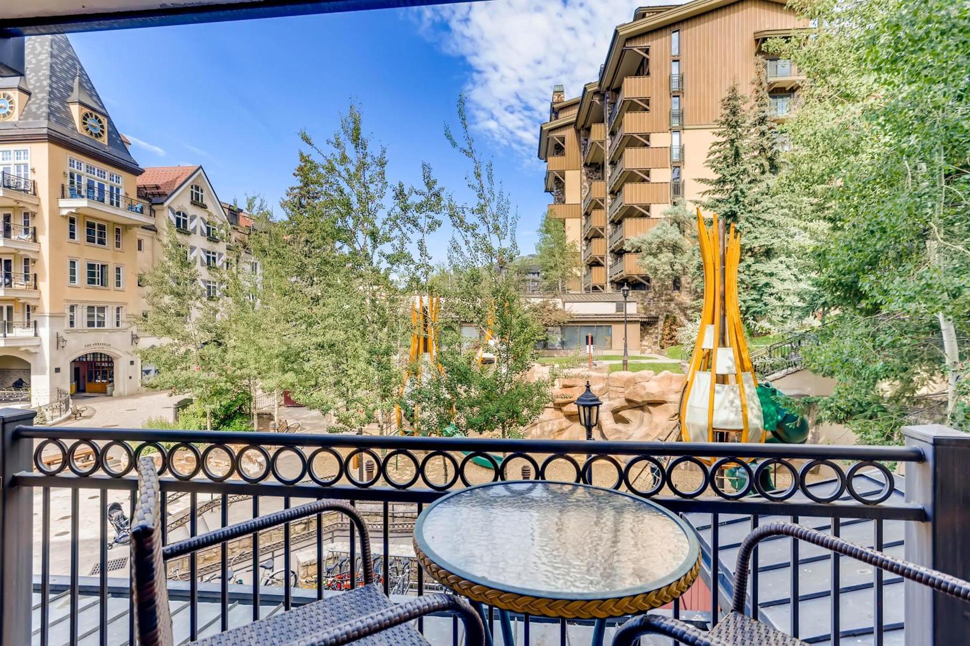 Lift House Lodge, Remodeled Downtown Lionshead Studio Condo Вейл Екстериор снимка
